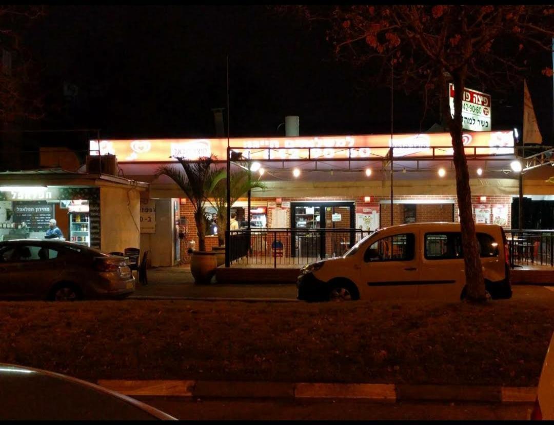 אירוח על הים Lägenhet Haifa Exteriör bild